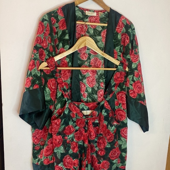 Victoria’s Secret Vintage Gold Label Rose Print Robe and Slip Pajama Set - Picture 5 of 12
